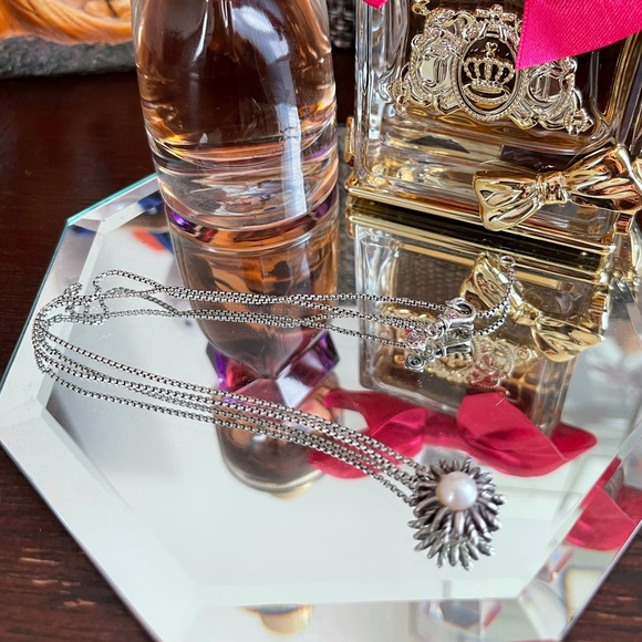 Auth David Yurman 18” Pearl Starburst Necklace - Picture 5 of 7